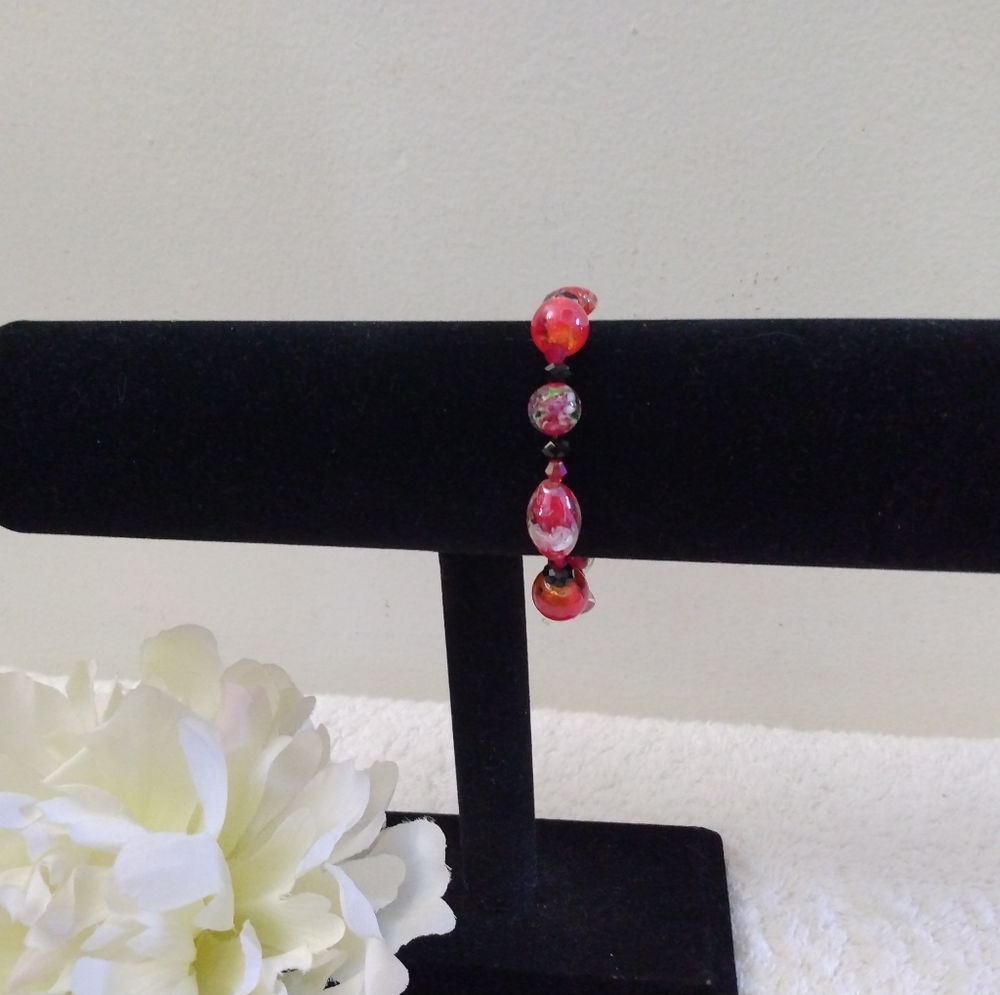 3/$10 🌟 NWOT Red Rose & Black Bead Bracelet - Picture 5 of 8
